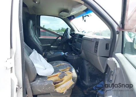 2003 Chevrolet Express z USA, uszkodzony, nr VIN 1GCHG35U131195102